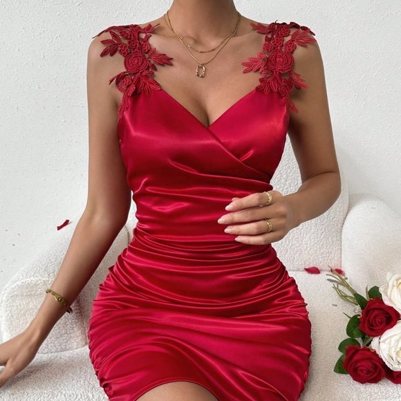 Red Preppy Women's Lace Patchwork V-Neck Slim Fit Pleated Dress - Picture 4 of 5